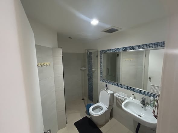 bathroom of Witthayu Complex