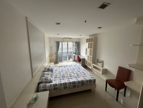 bedroom of Witthayu Complex