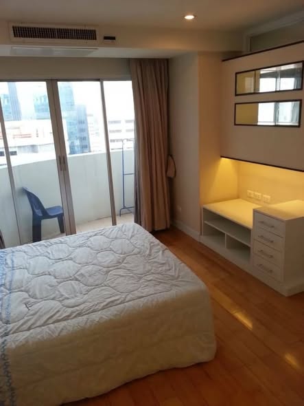 bedroom of Witthayu Complex