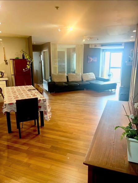 living room of Witthayu Complex