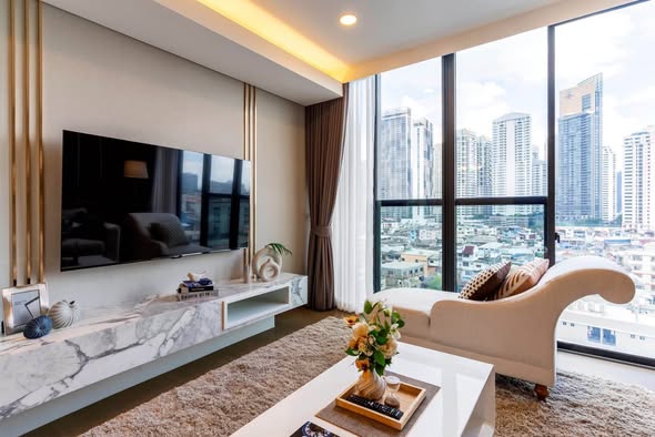 living room and bedroom of Wyndham Bangkok Queen Convention Centre Hotel