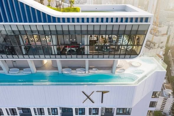 pool of XT Ekkamai