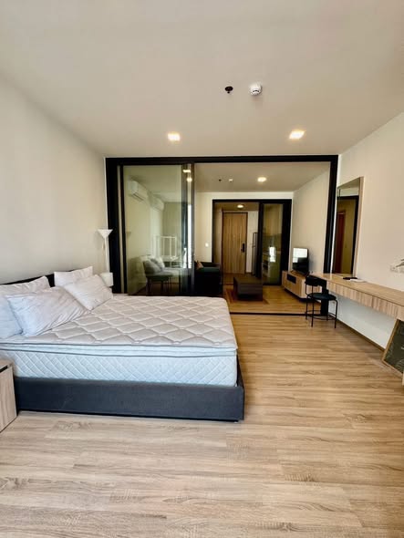 bedroom and room interior of XT Phayathai