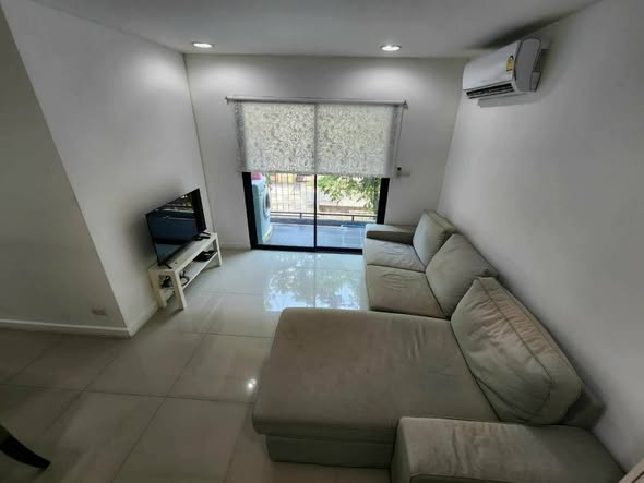 Zenith Place Sukhumvit 42