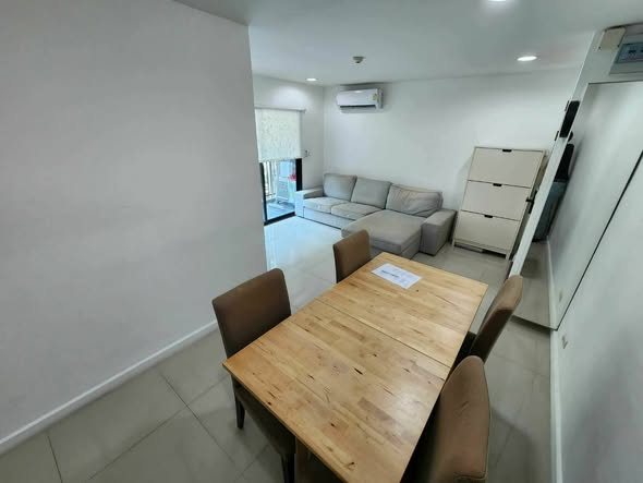 room interior of Zenith Place Sukhumvit 42