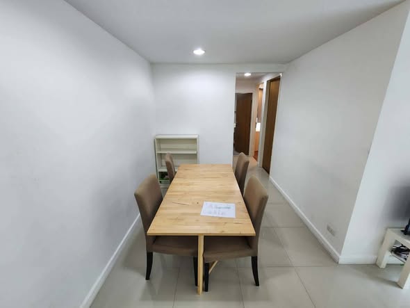 room interior of Zenith Place Sukhumvit 42