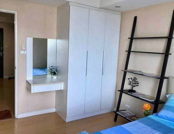bedroom and room interior of Zenith Place Sukhumvit
