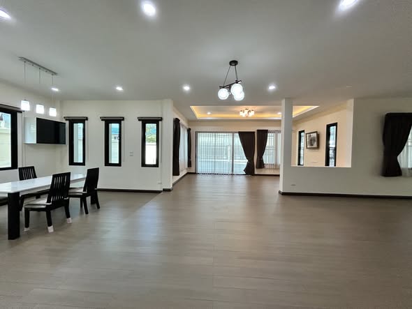 room interior of บ้านกลางเมือง ลาดพร้าว 101 สเตชั่น