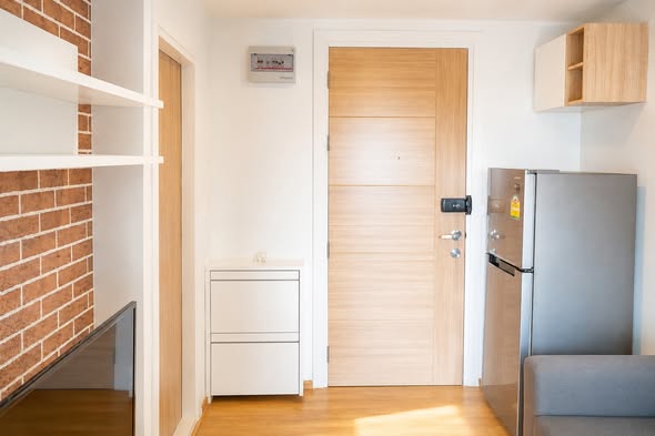 bedroom and room interior of โอกาส สุขุมวิท 105 (OKAS Sukhumvit 105)