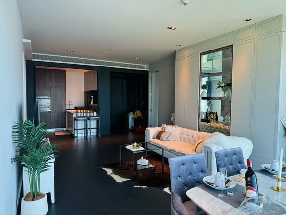 living room and room interior of 185 Rajadamri