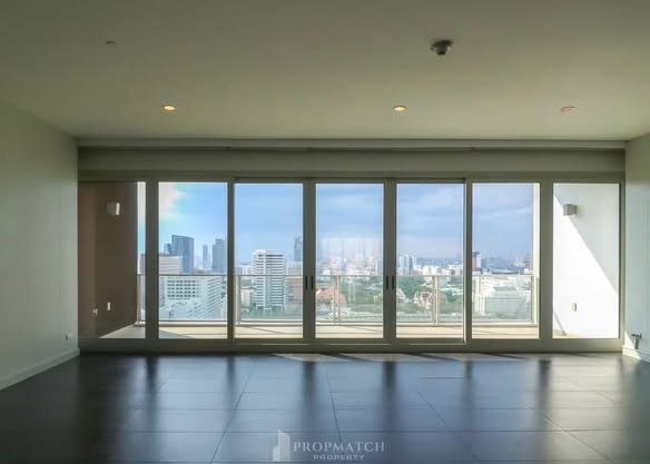 room interior of 185 Rajadamri
