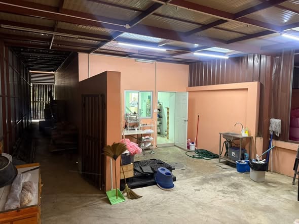 room interior of ให้เช่าอาคารพาณิชย์(มี2คูหา)