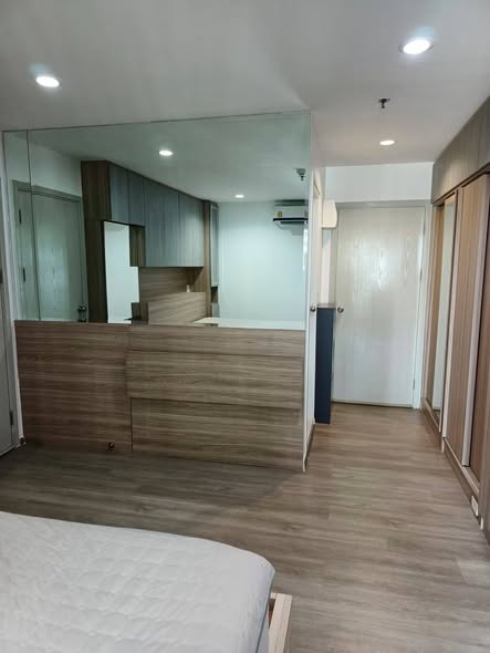 bedroom and room interior of คอนโด รีเจ้นท์โฮม บางซ่อน เฟส 28 (C)