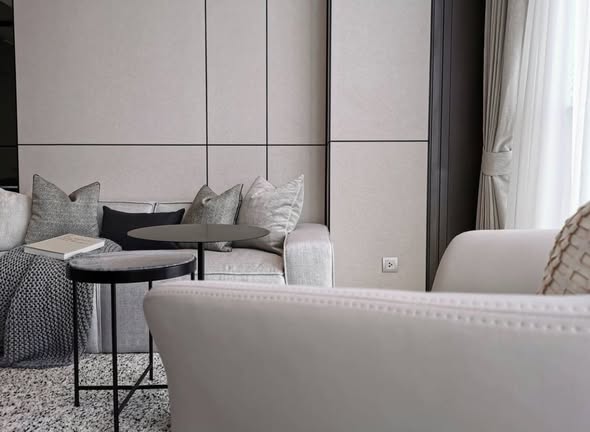 bedroom and living room of 28 Chidlom