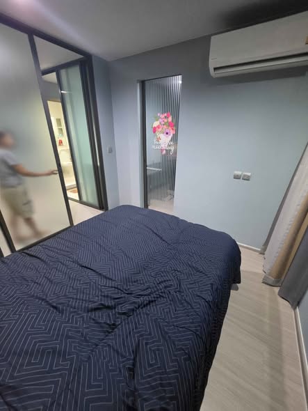 bedroom of 30 Post & Pay