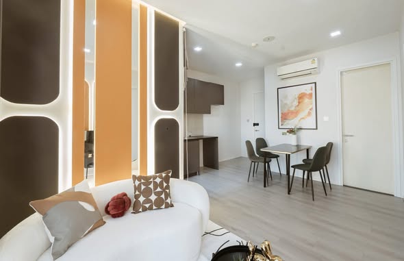 living room of บราวน์ คอนโด รัชดา 32