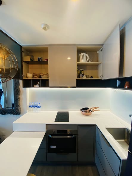 kitchen of 333 Riverside