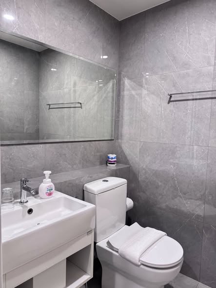 bathroom of บลู พหลโยธิน 35 | blue Phahonyothin 35 by Grand Unity
