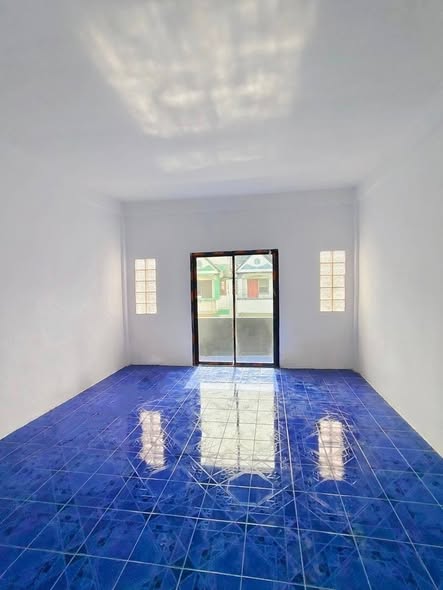 pool of ขายอาคารพาณิชย์ 4.5 ชั้น ใกล้รถไฟฟ้า ติดถนนใหญ่รามอินทรา 67 (์Naturbliss Estate)