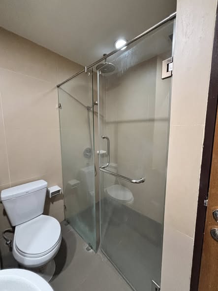 room interior and bathroom of 59 Heritage