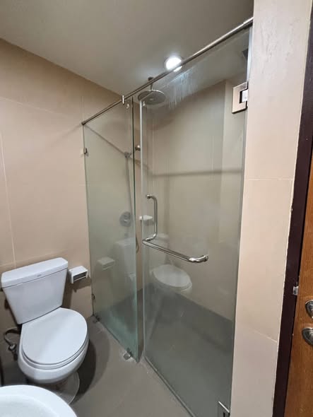 room interior and bathroom of 59 Heritage