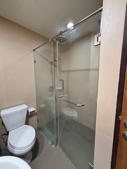 room interior and bathroom of 59 Heritage