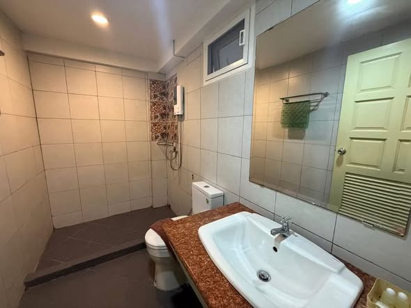 bathroom of 64 Sweet Home