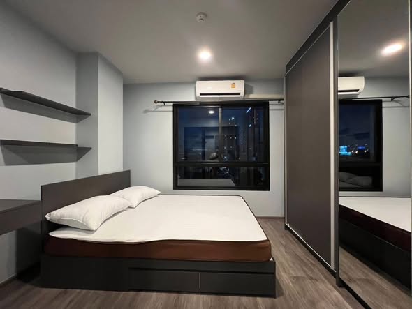 bedroom and room interior of มอนเต้ คอนโด พระราม9