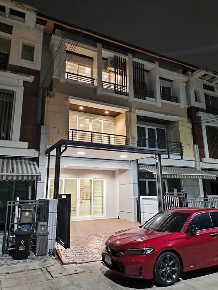 บ้านกลางเมือง ถ.พระราม 9-ลาดพร้าว