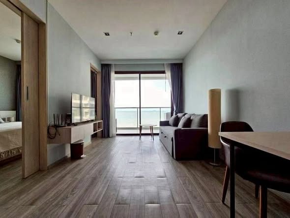 living room and bedroom of AERAS Beachfront Condominium Jomtien Pattaya