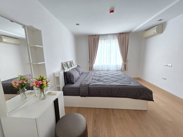 bedroom of agent post