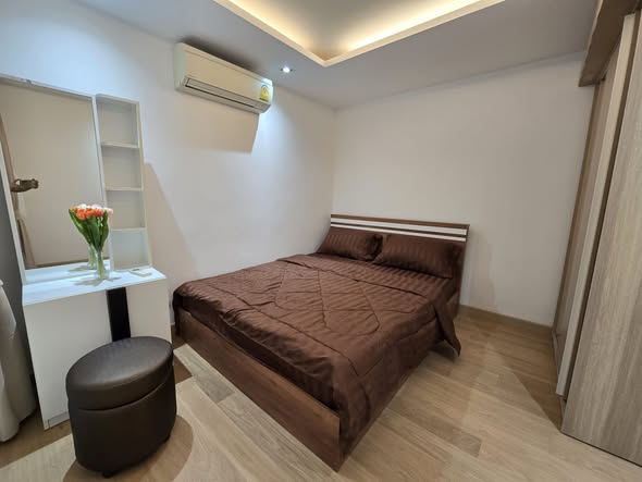 bedroom of agent post