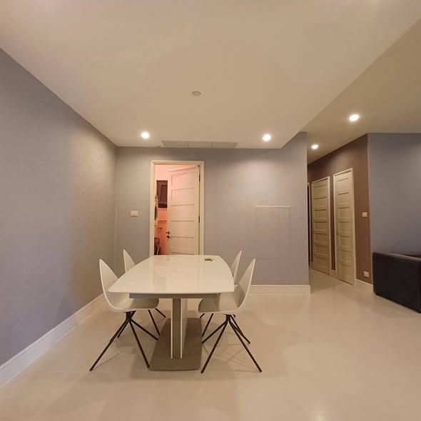 Aguston Sukhumvit 22
