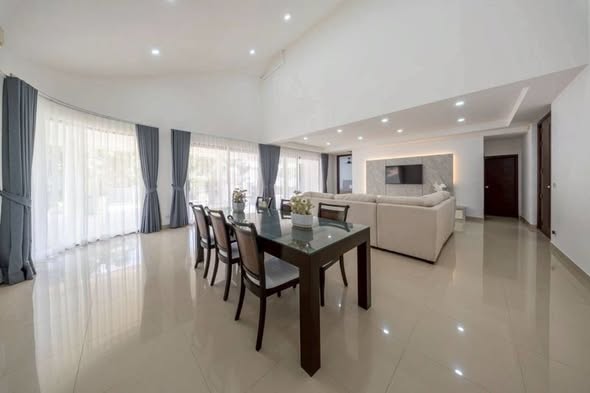 living room and room interior of พูลวิลล่ากรุงเทพ Airy Ville Bangkok