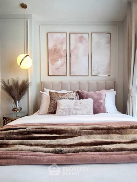 bedroom of Altitude Sam Yan – Si Lom