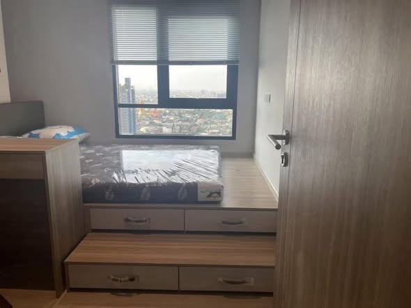 bedroom of Altitude Unicorn Sathorn