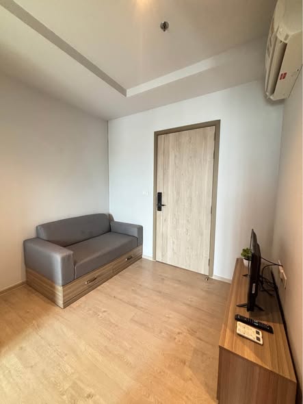 bedroom and room interior of Altitude Unicorn Sathorn