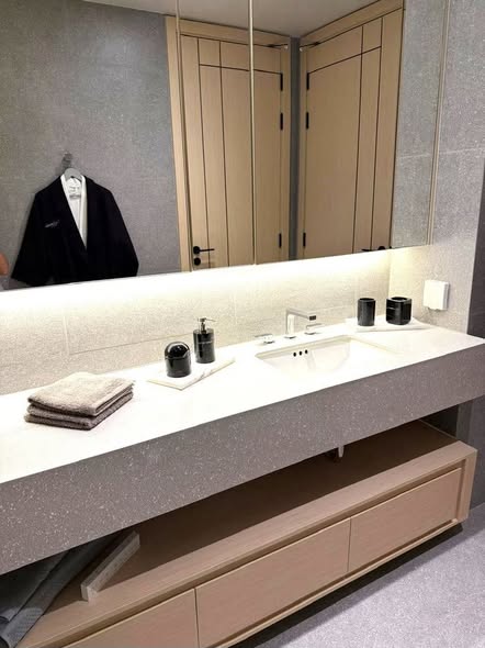 bathroom of AROM WONGAMAT