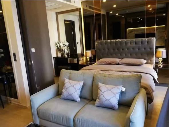 bedroom of Ashton Asoke