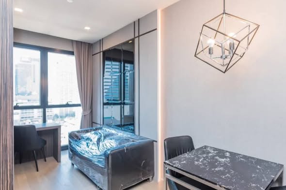 bedroom of Ashton Asoke