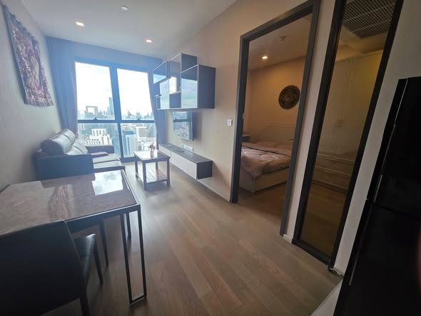 bedroom of Ashton Asoke