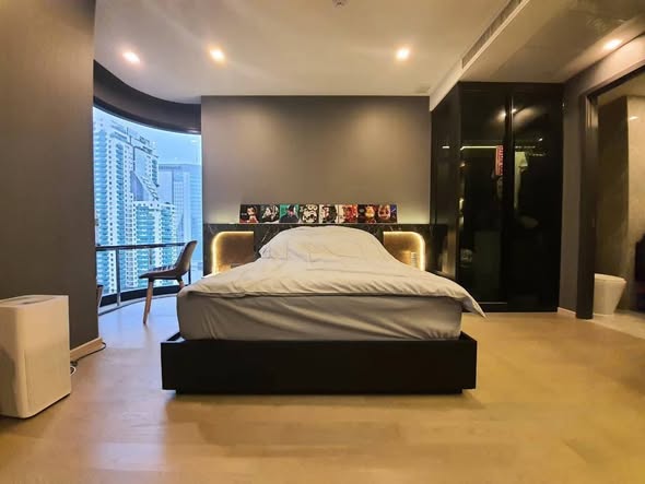 bedroom of Ashton Asoke