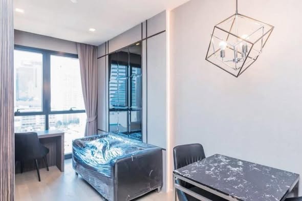 bedroom of Ashton Asoke