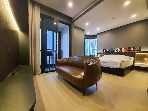 bedroom of Ashton Asoke