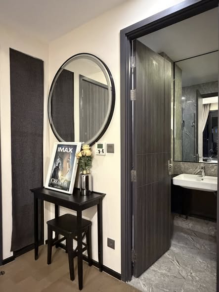 room interior and bathroom of Ashton Asoke