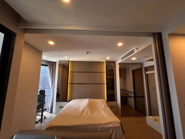 bedroom and room interior of Ashton Chula-Silom