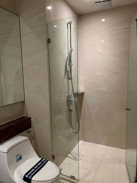bathroom of Ashton Silom