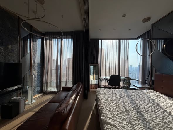 bedroom of Ashton Silom