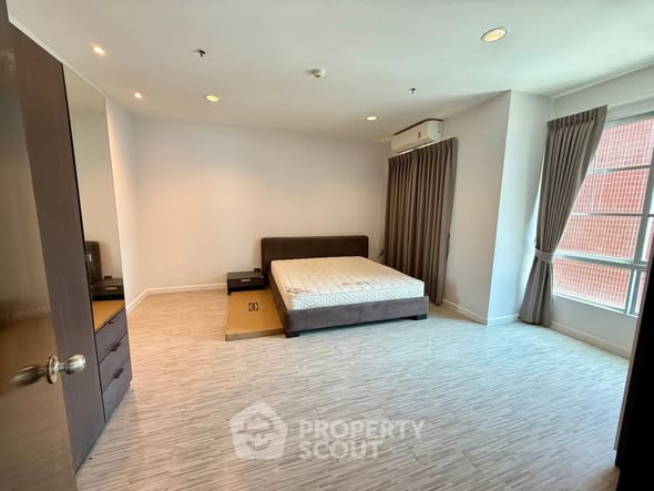 bedroom and room interior of Asoke Residence Sukhumvit by UHG
