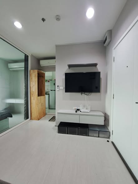 room interior of Aspire Erawan Tower B
